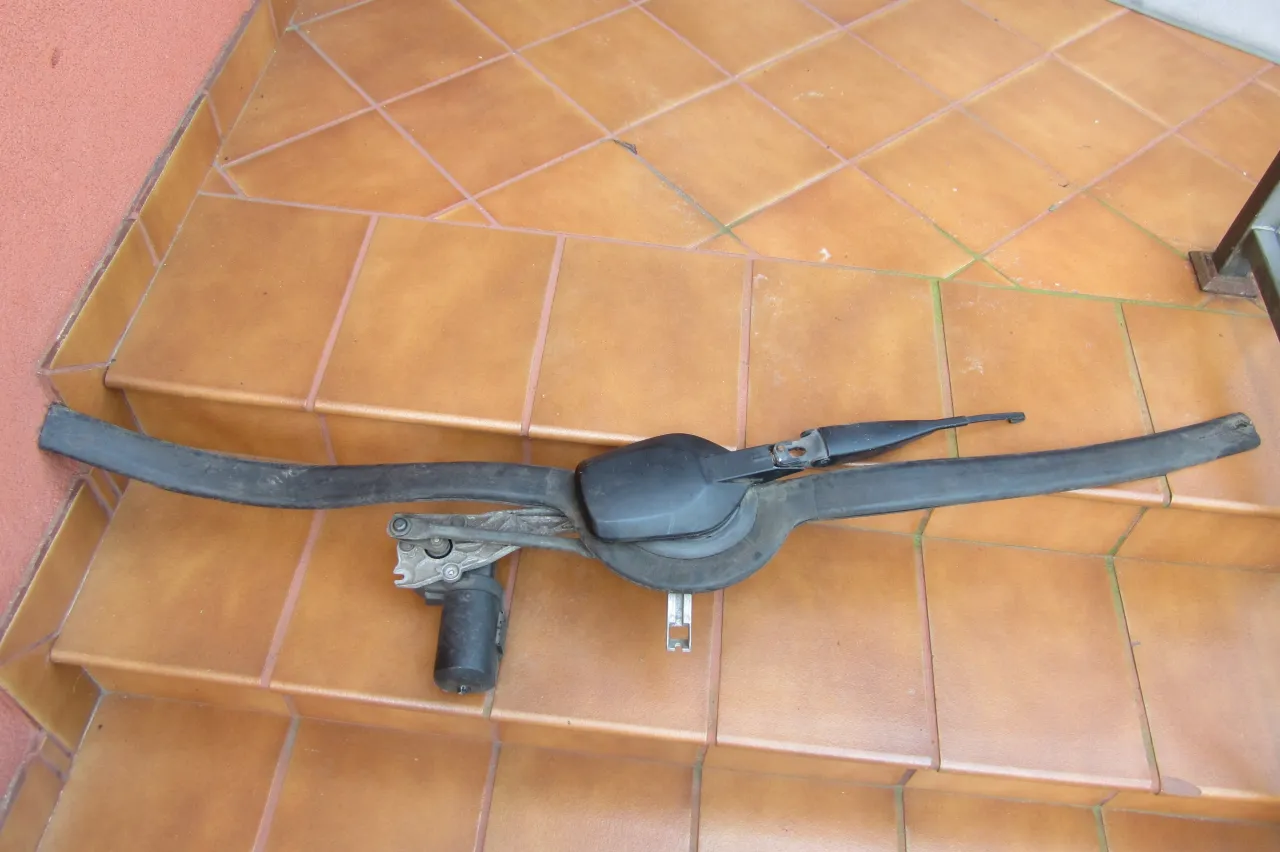 Mercedes W124 uszkodzony mechanizm wycieraczki objawy