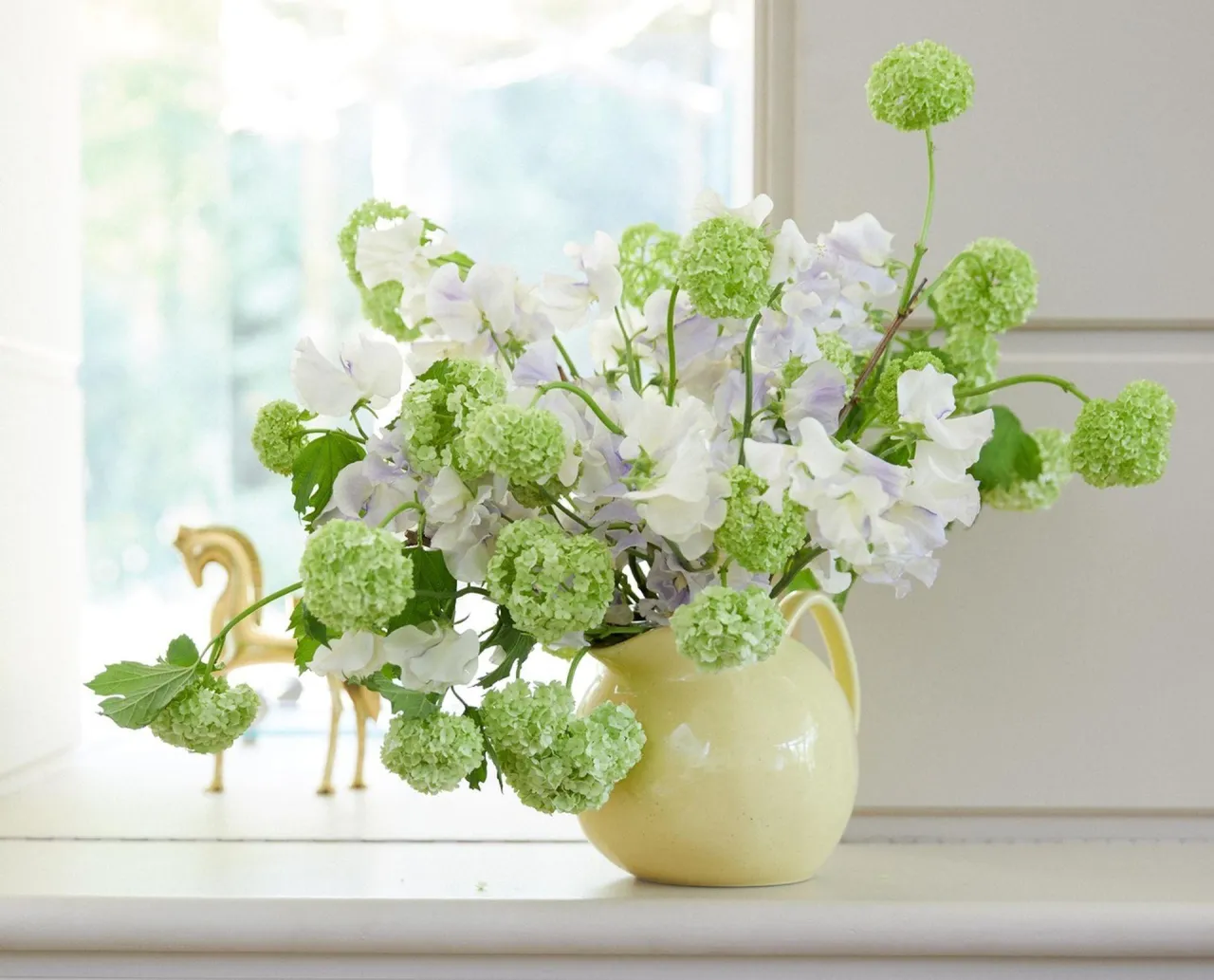 piękny bukiet kwiatów z nieparzystą liczbą łodyg