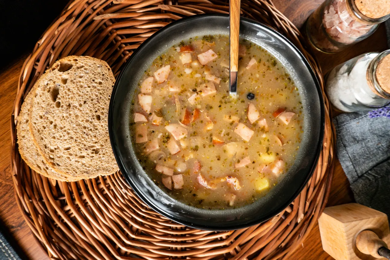 tradycyjne polskie zupy na wywarze