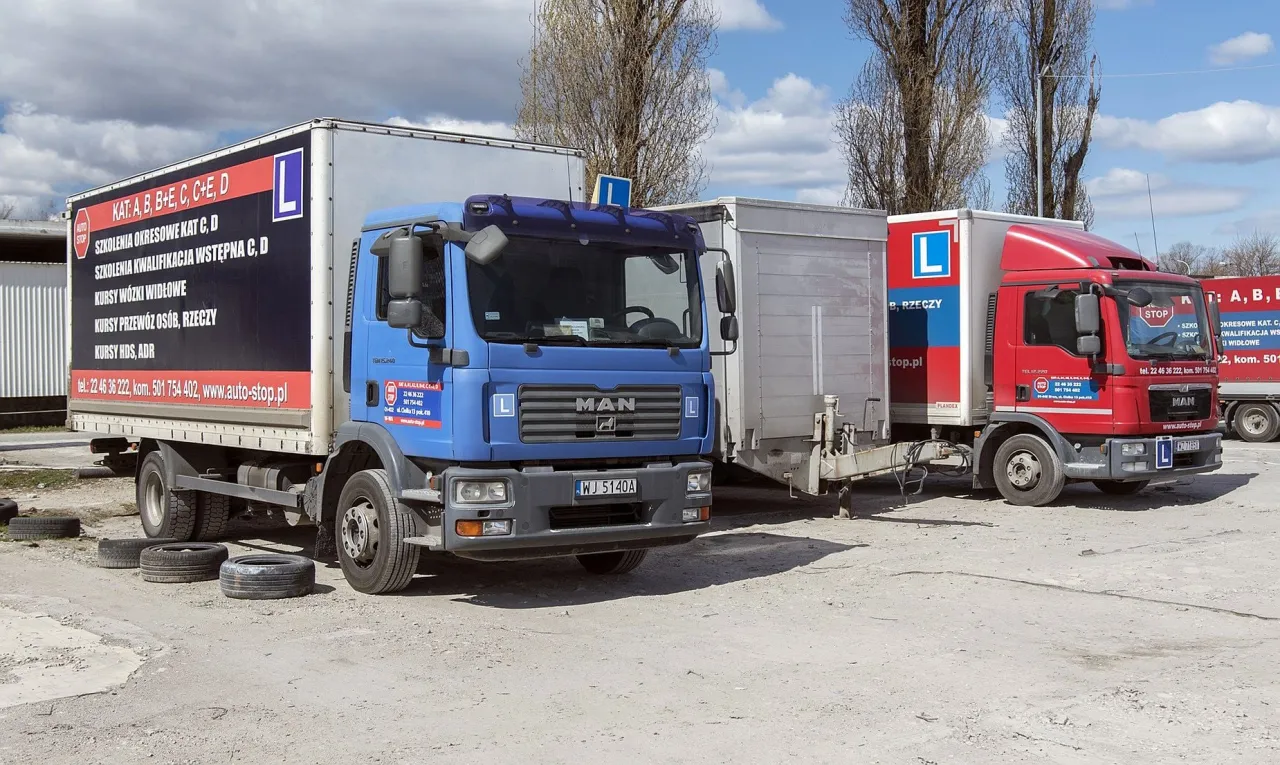 Ciężarówki MAN z literą 