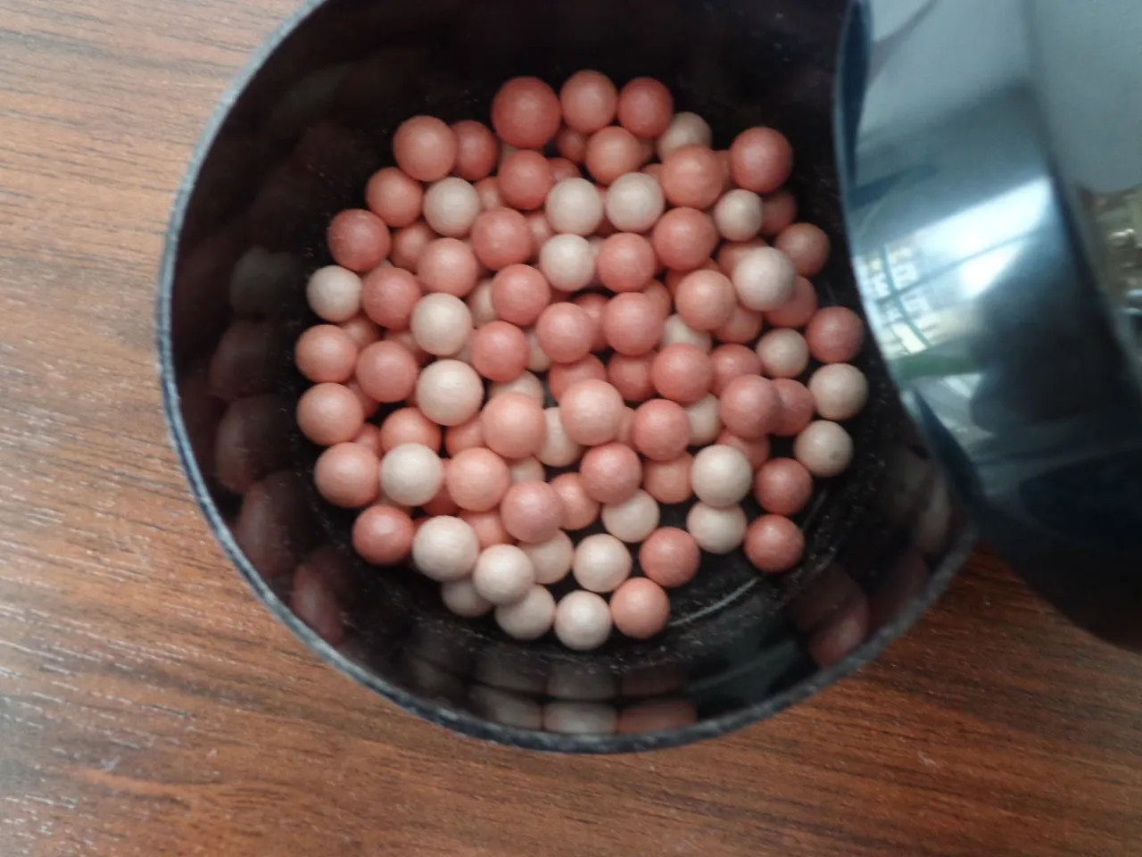 avon kulki rozświetlające opakowanie i produkt