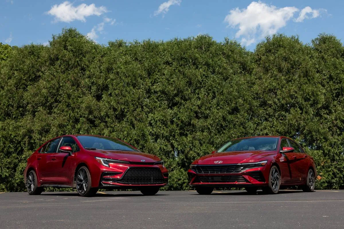 Toyota Corolla Hybrid vs Hyundai Elantra Hybrid comparison