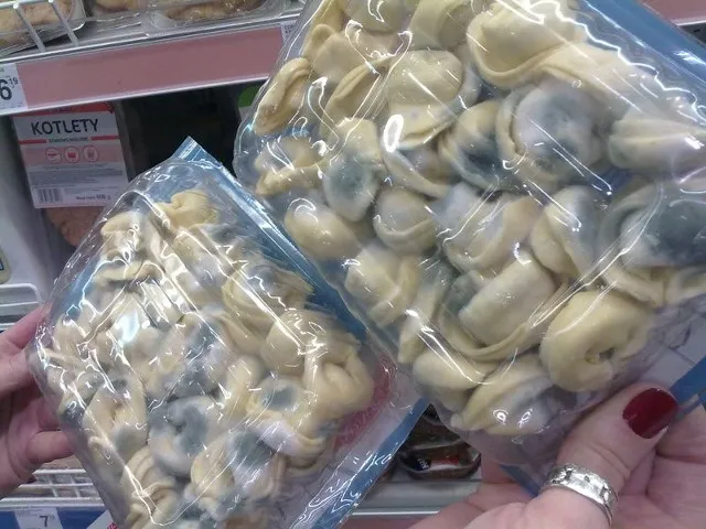P&oacute;łka z tortellini w supermarkecie