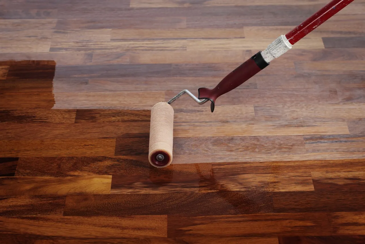 Rozwiązywanie problem&oacute;w z lakierowaniem drewna