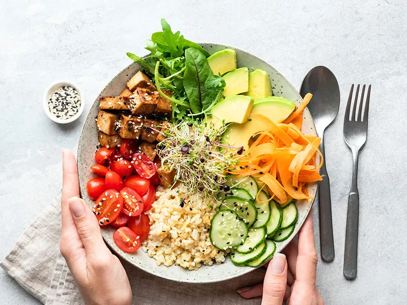 Talerz zdrowego jedzenia na obniżenie cholesterolu