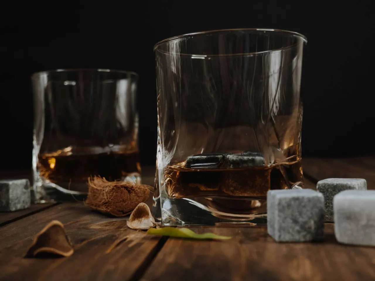 Zdjęcie Kamienie do whisky steatyt czy granit: który wybór jest lepszy?