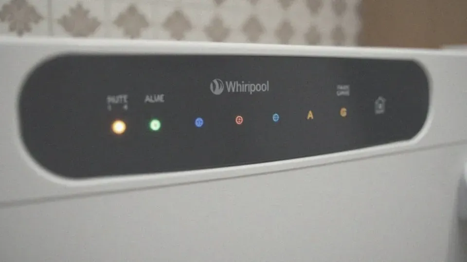 panel zamrażarki Whirlpool szybkie mrożenie kontrolka