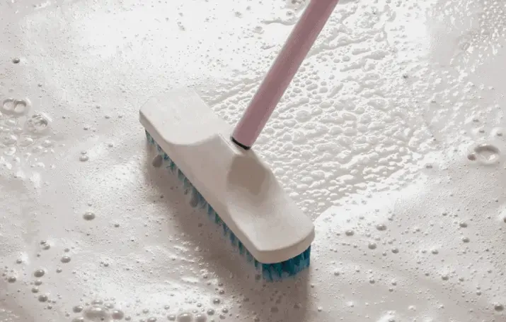 Czyszczenie płytek gresowych i marmurowych