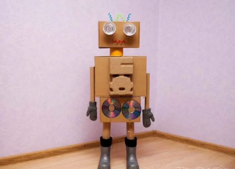 ruchome części robota z kartonu