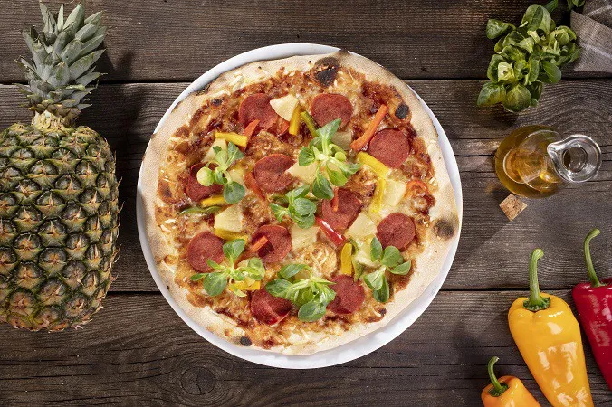 pizza pepperoni hawajska vegetariana