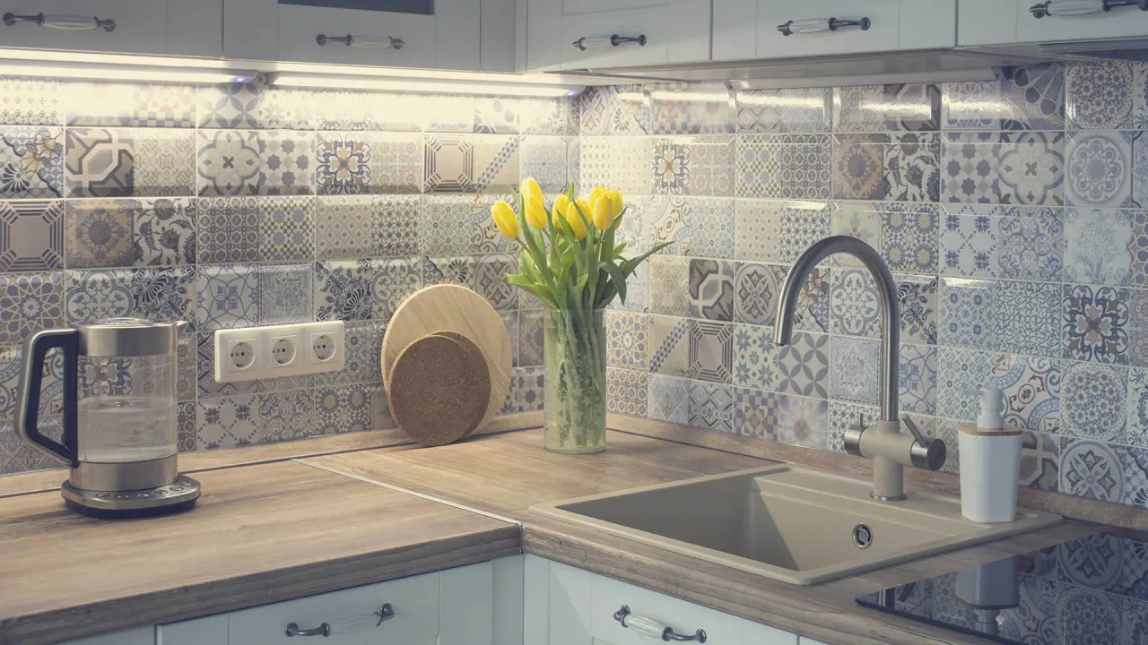 Porównanie materiałów płytek kuchennych