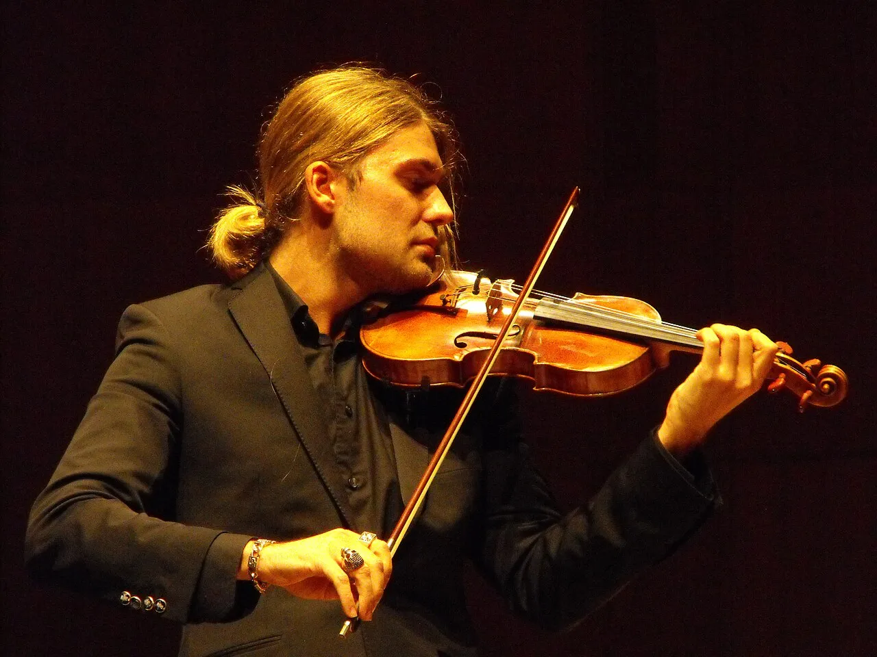 David Garrett gra na skrzypcach