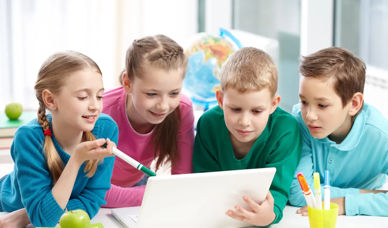 szkoły alternatywne, edukacja domowa, szkoła Montessori