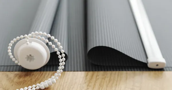 wymiana sznurka rolety wewnętrznej