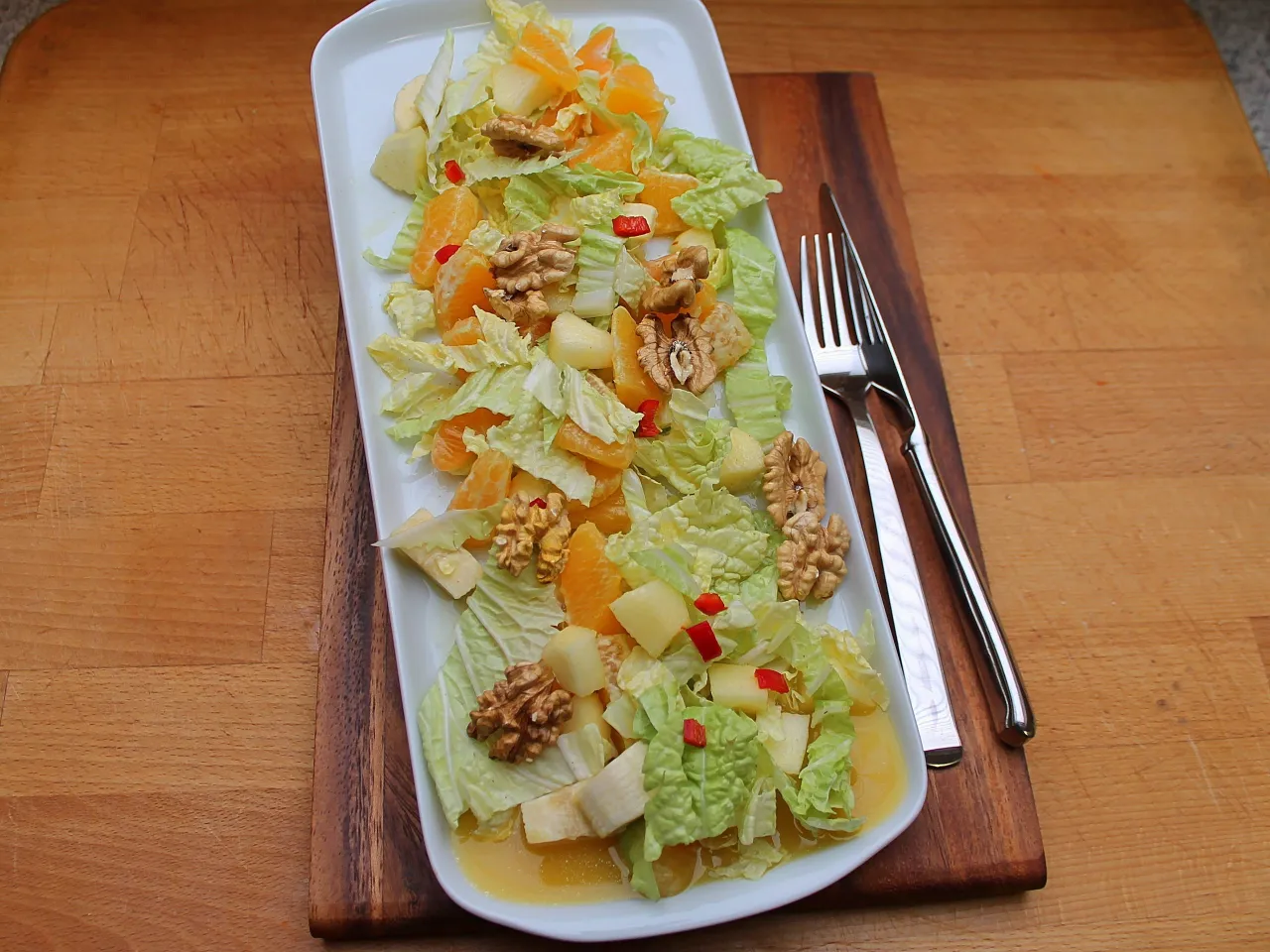 Chinakohl Salat mit Orangen und Nüssen