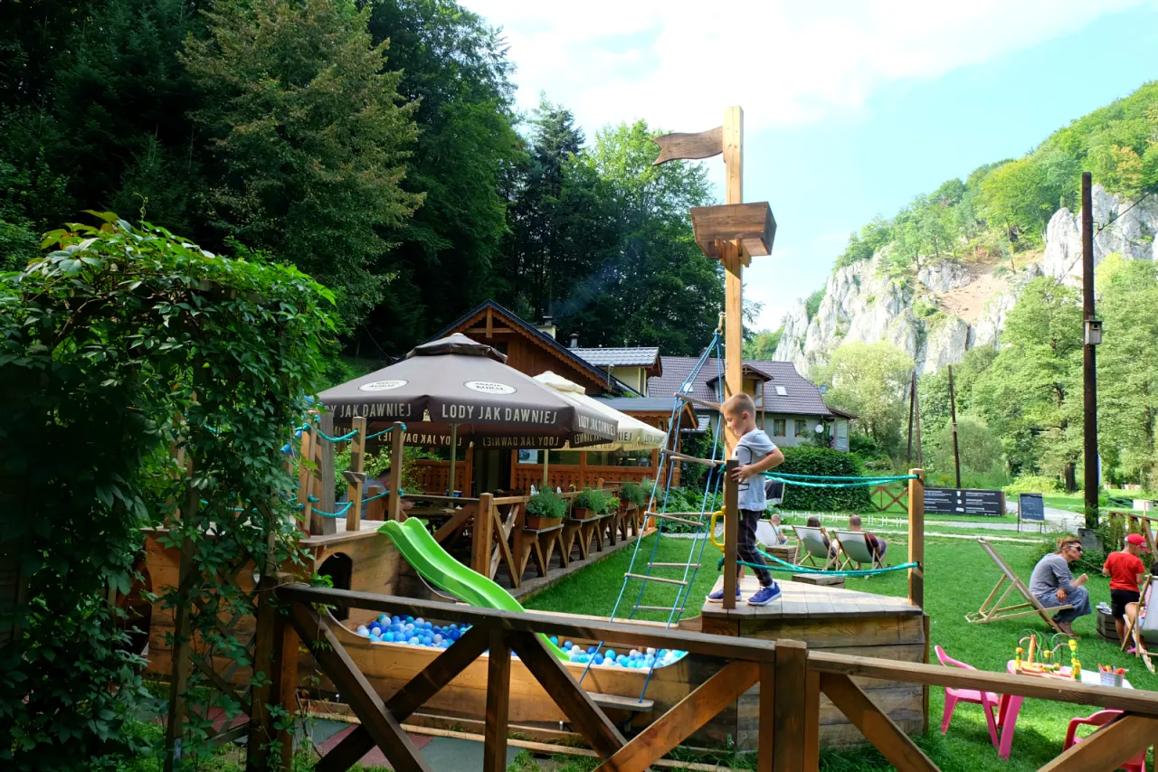 Zdjęcie Gdzie zjeść w Ojcowie? Najlepsze restauracje i pstrąg ojcowski