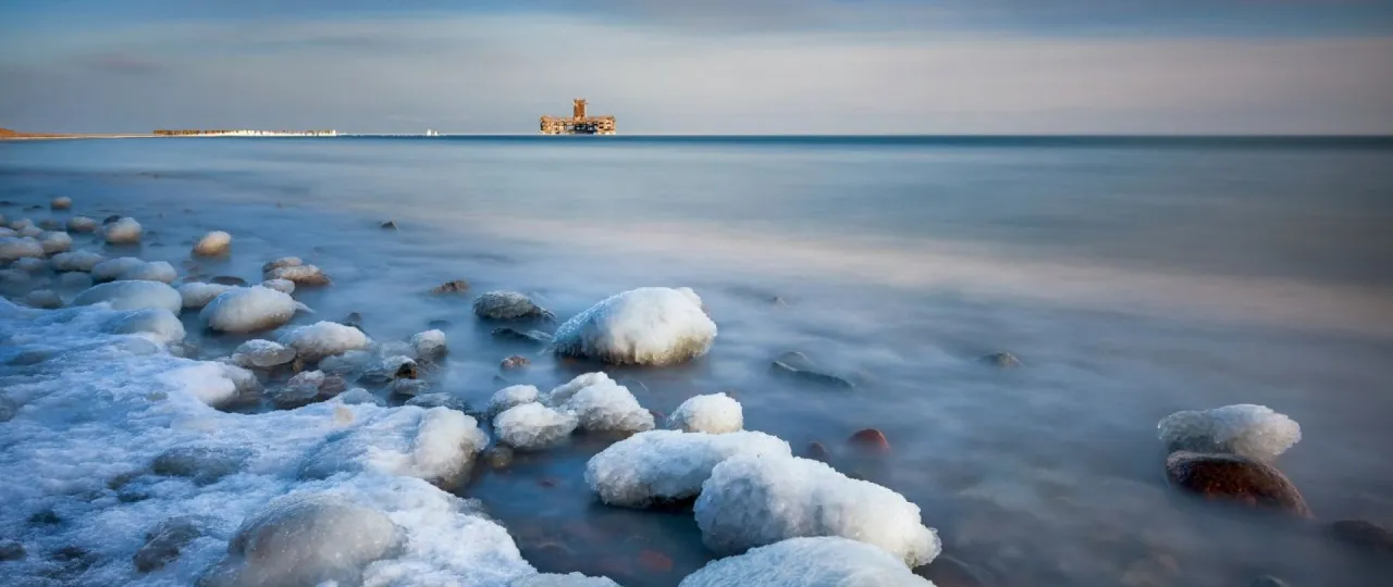 Latarnia morska zimą Bałtyk