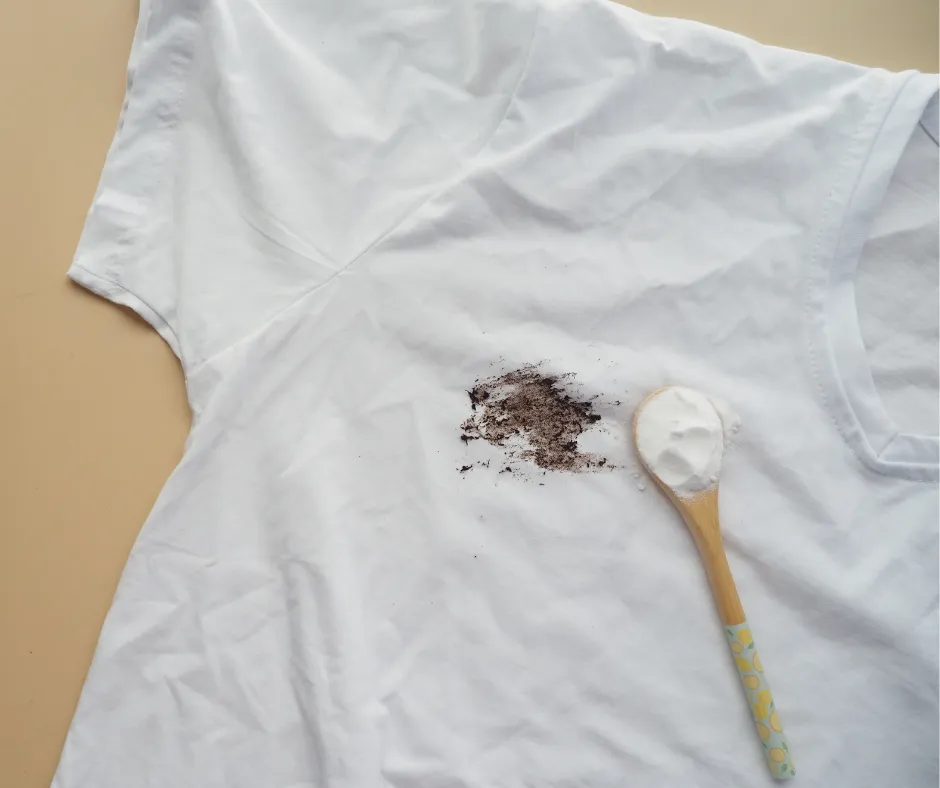 usuwanie plamy smaru z ubrania, pierwsza pomoc