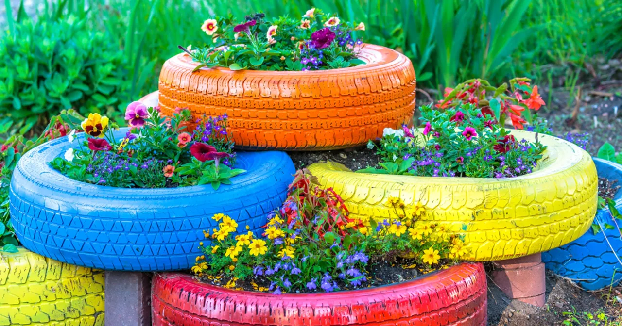 kreatywne wykorzystanie starej lodówki w ogrodzie