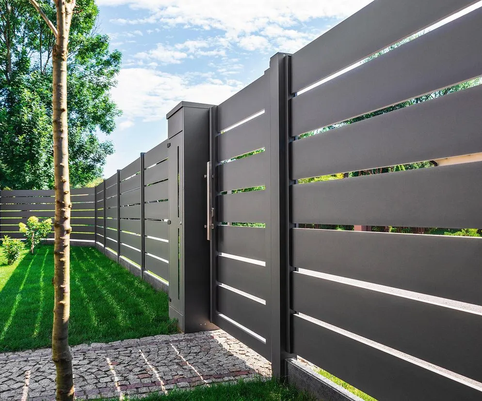 r&oacute;żne typy ogrodzeń por&oacute;wnanie