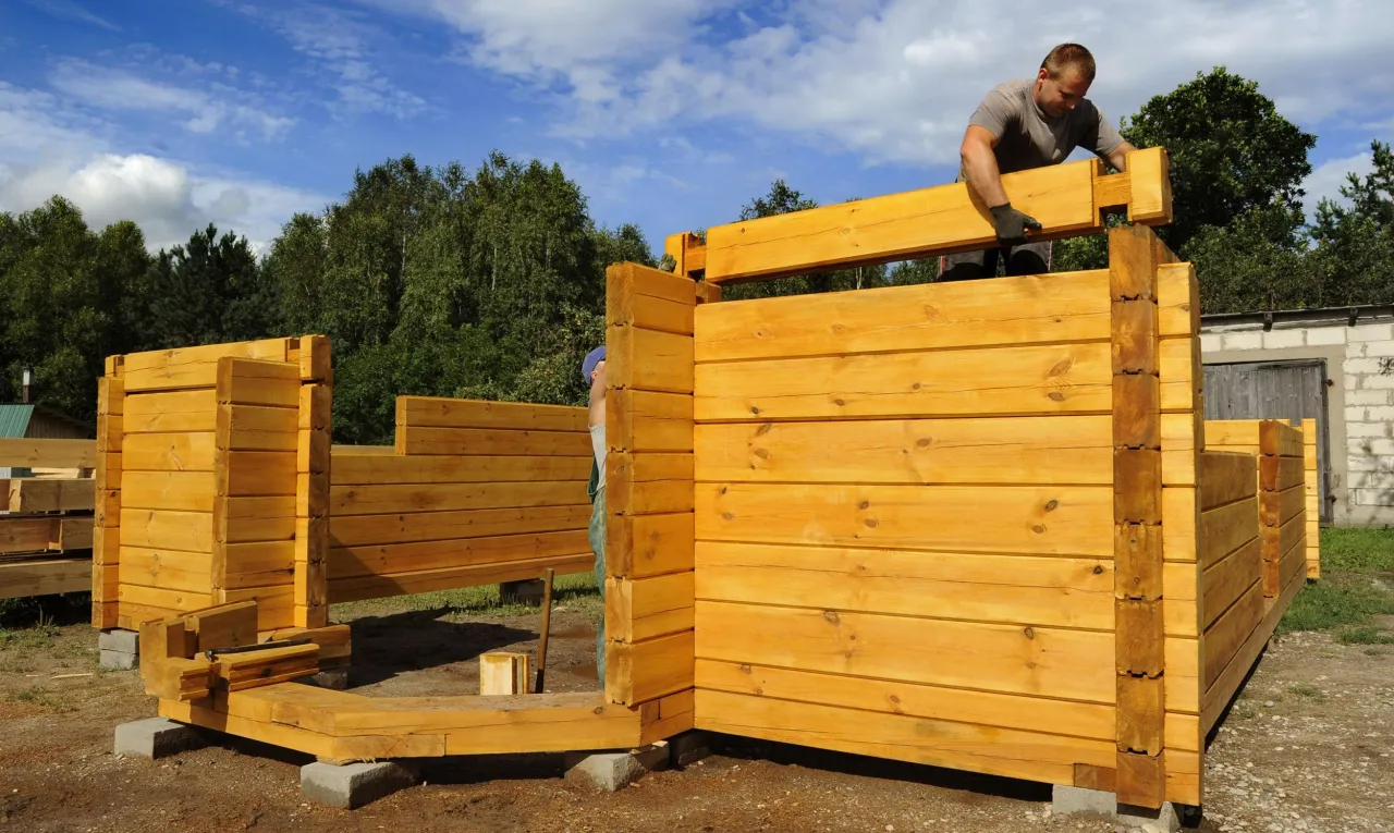 porównanie kosztów budowy domu drewnianego i murowanego wykres