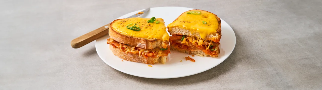 kimchi w daniach śniadaniowych jajecznica tosty kanapki