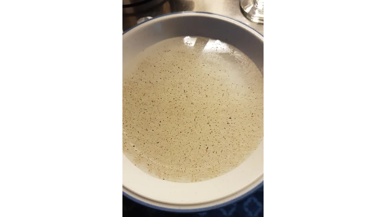 eksperyment napięcie powierzchniowe pieprz mydło