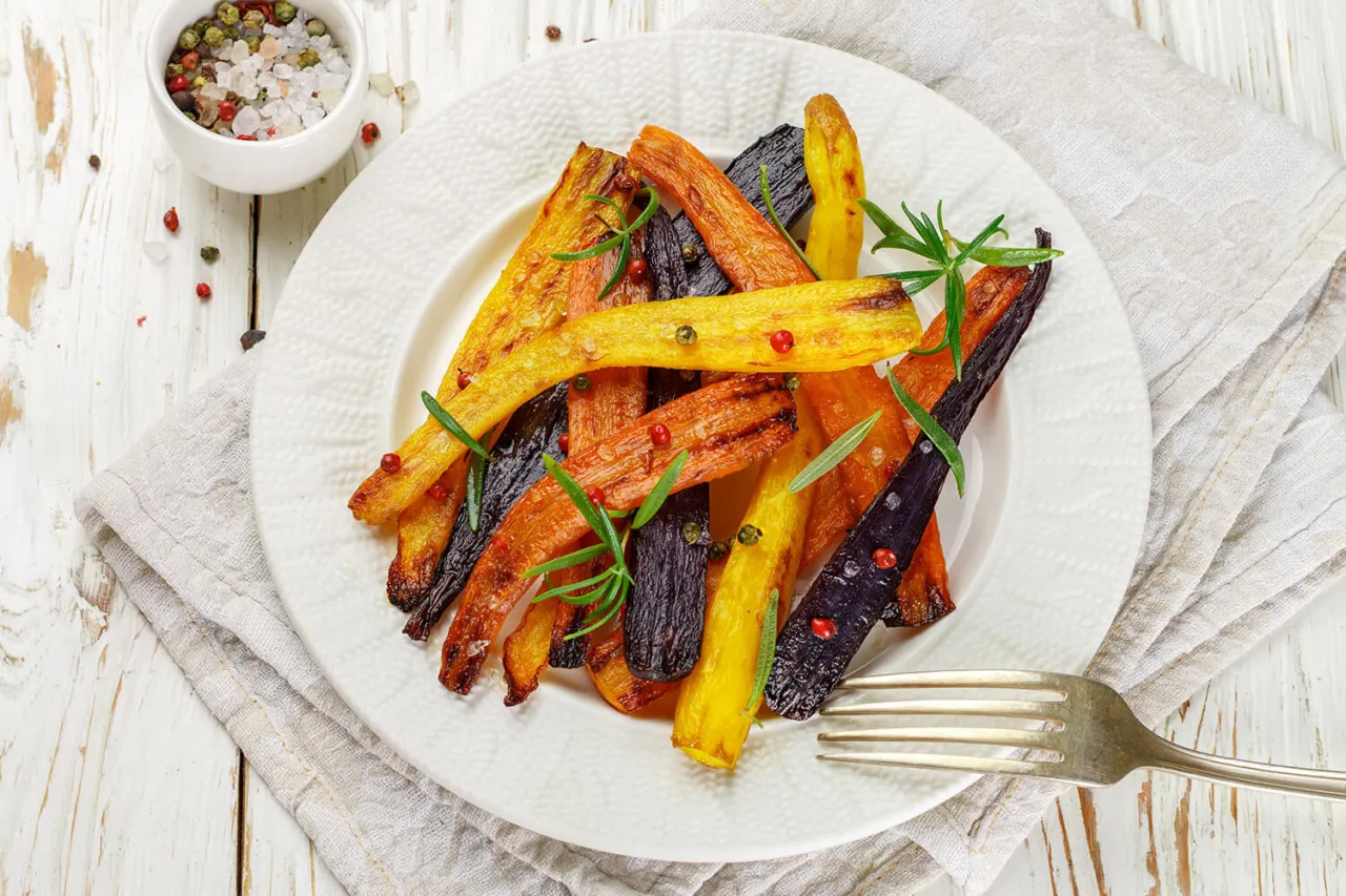 gewürze kräuter möhrengemüse vielfalt