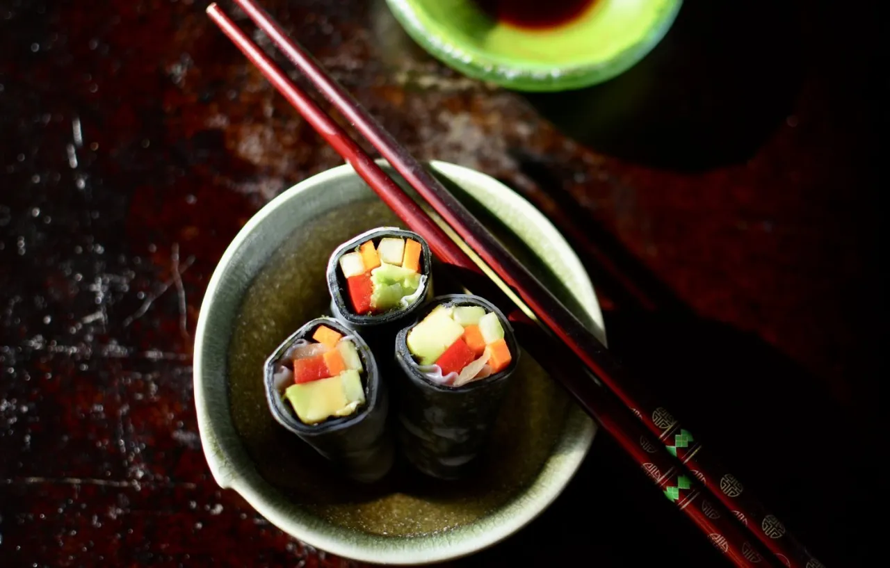 Jak zrobić sushi z papieru ryżowego krok po kroku