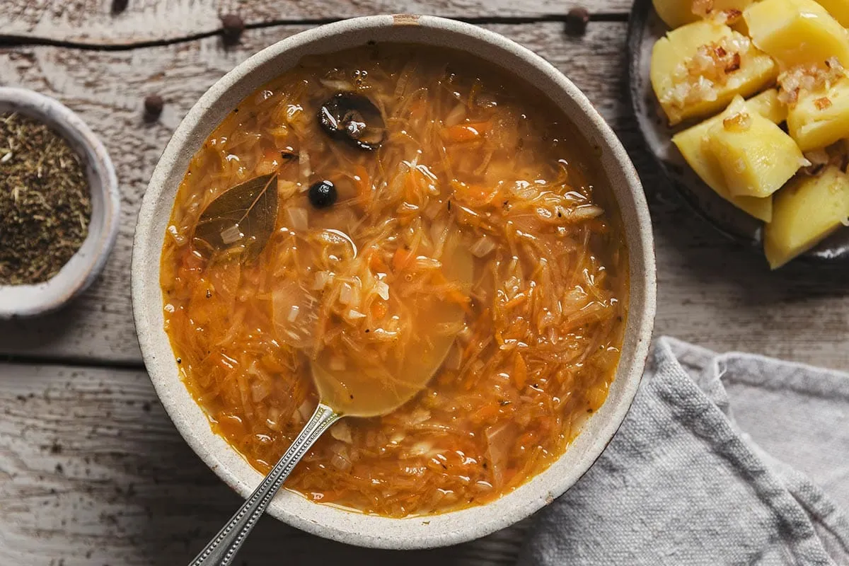 Dodatki do kapuśniaku suszone grzyby wędzona papryka czosnek