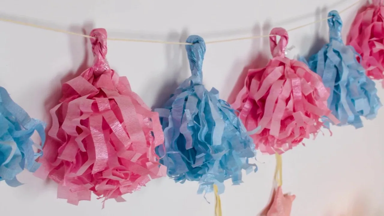 uchwyty do pompon&oacute;w z bibuły do tańca