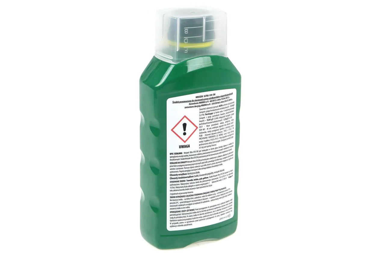 Oprysk selektywnym herbicydem na trawniku