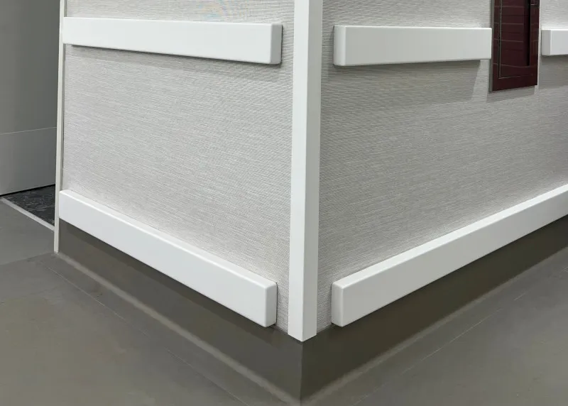 różne typy zabezpieczeń narożników ścian w przedpokoju