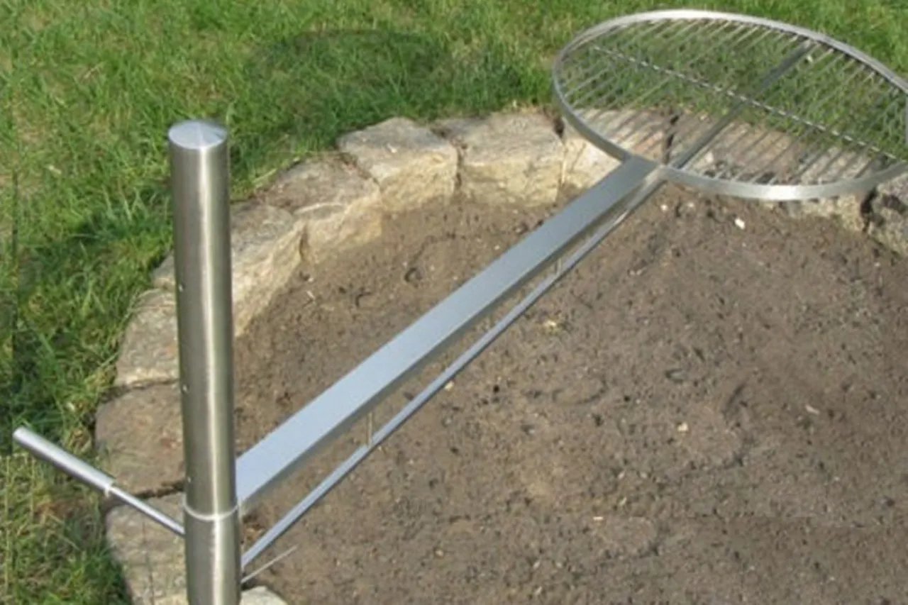 montaż grilla ogniskowego obrotowego fundament