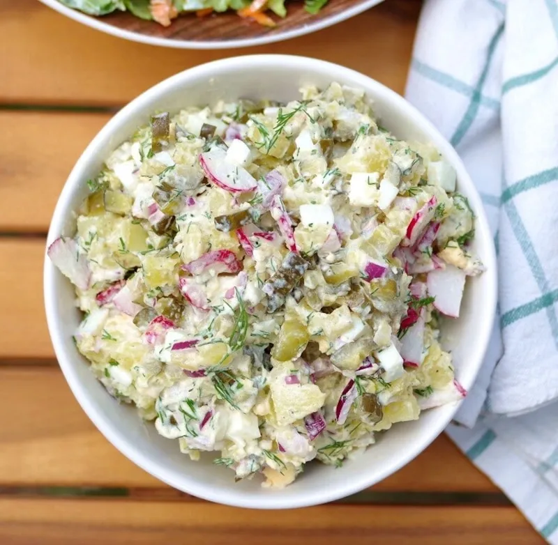 r&oacute;żnorodne sałatki na grilla, domowe sosy do grilla, grillowane ziemniaki