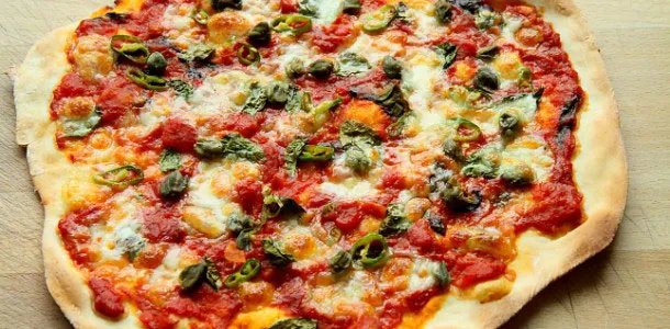 pizza margherita z bazylią