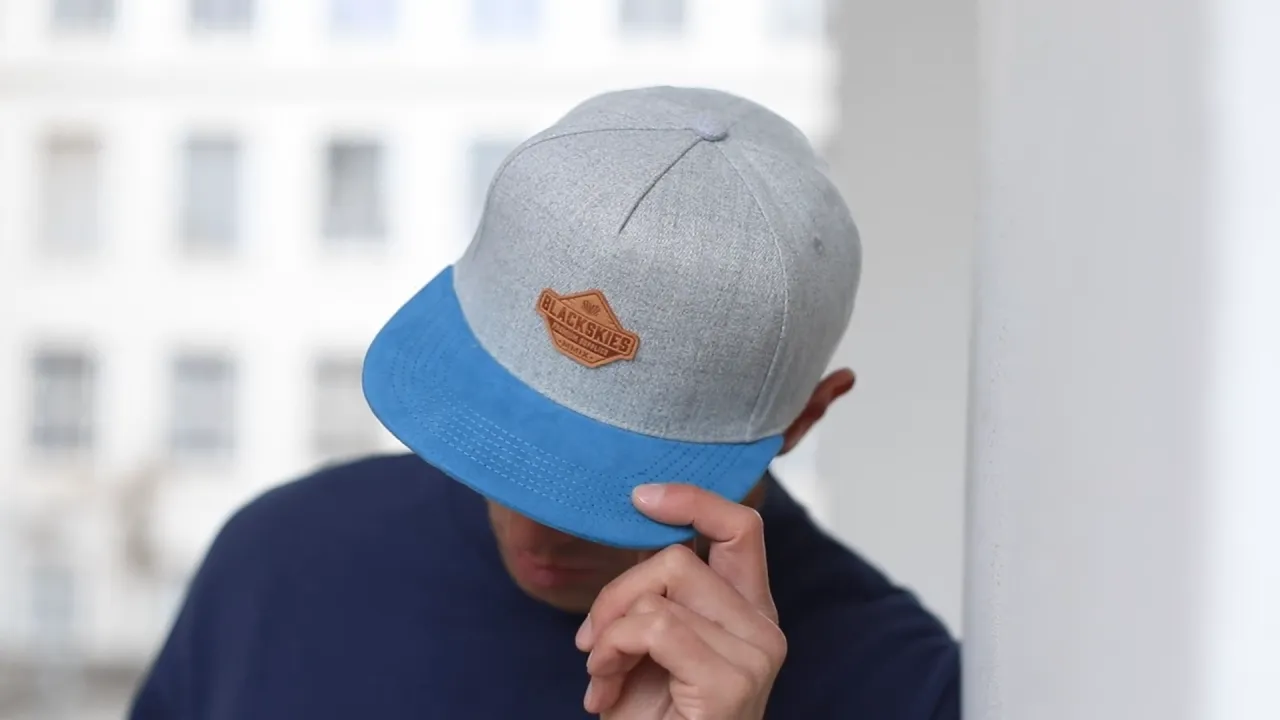 czapka bejsbolówka daszek prosty zagięty porównanie