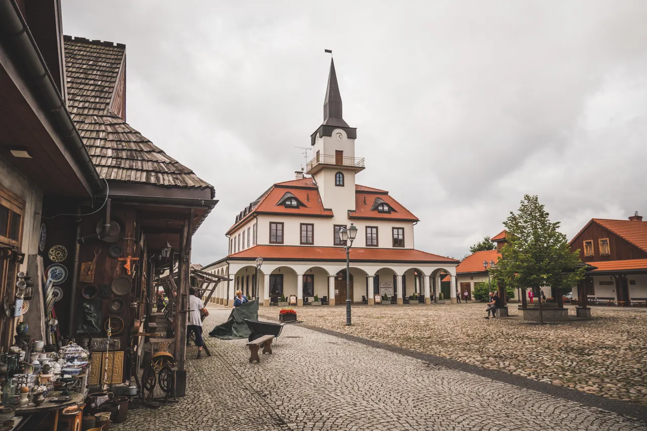 Rynek Stary Sącz kamienice bruk