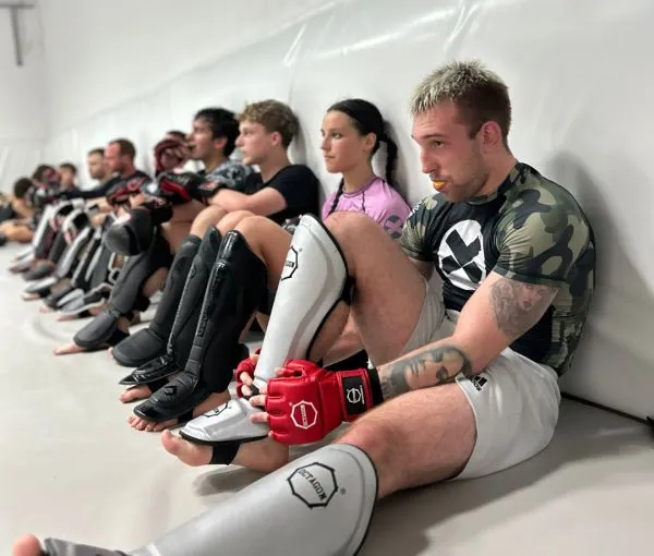 Trening MMA w klubie dla początkujących