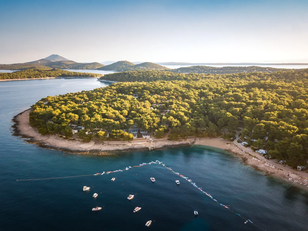 droga D100 Cres, parkowanie Mali Lo&scaron;inj