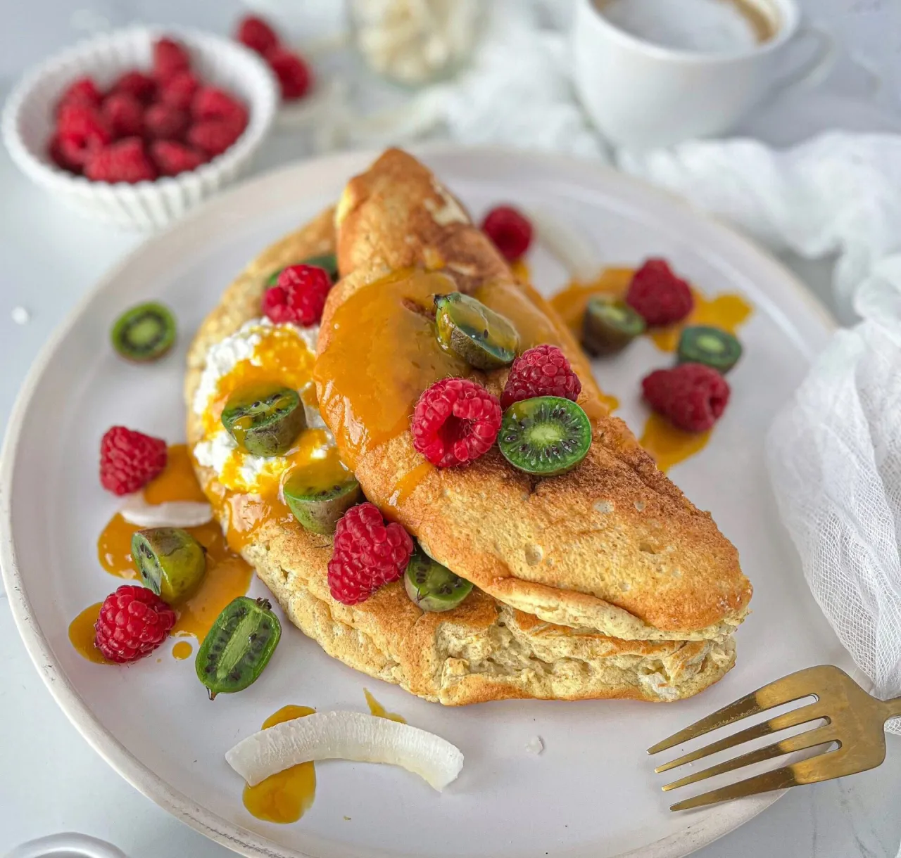 Zdrowy omlet na słodko z owocami