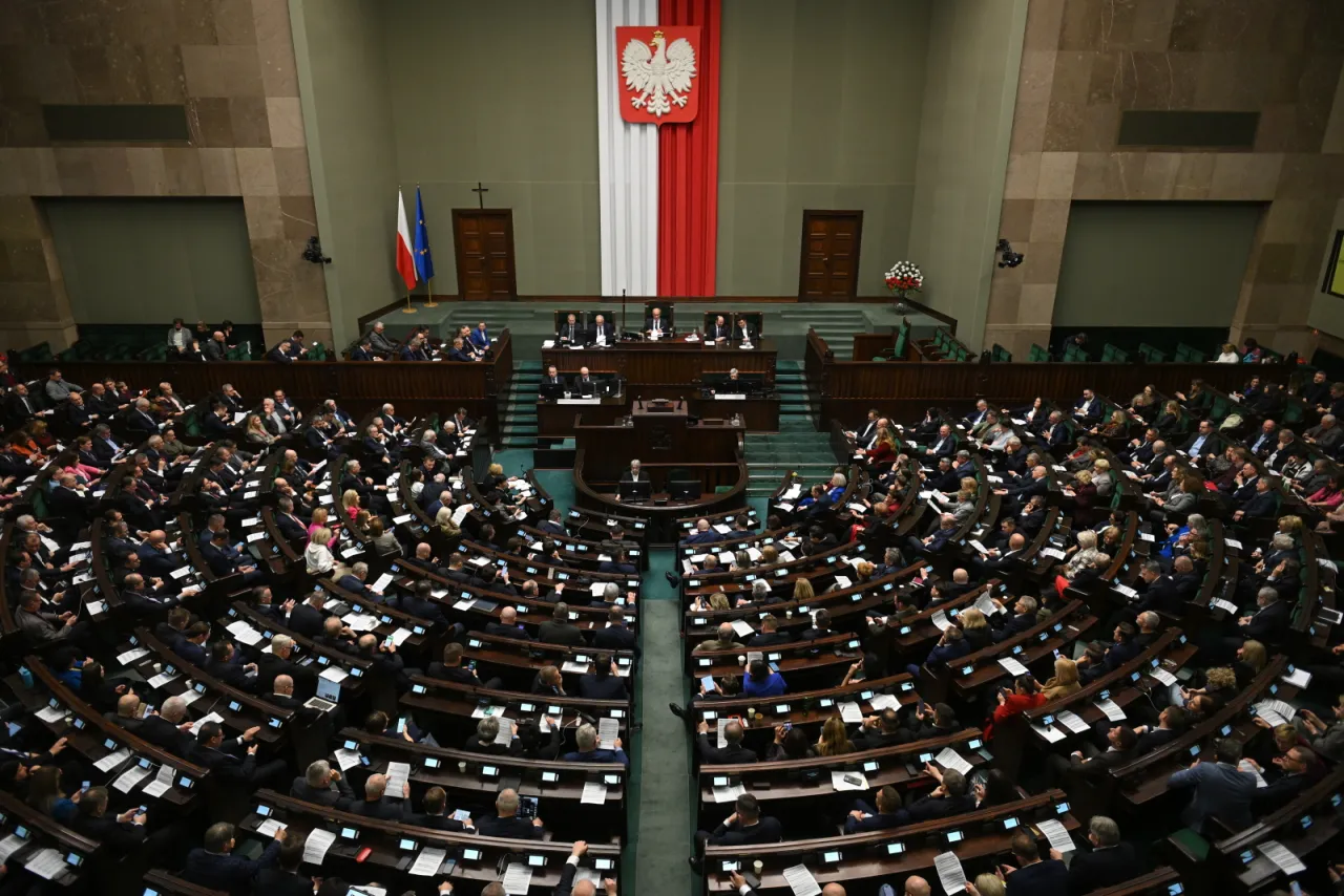 ikony programów socjalnych (np. 800+, 300+) zastępowane przez jedną ikonę pieniędzy