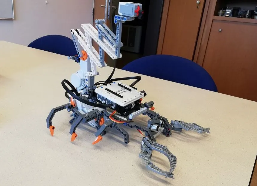 porównanie zestawów LEGO WeDo Spike Arduino