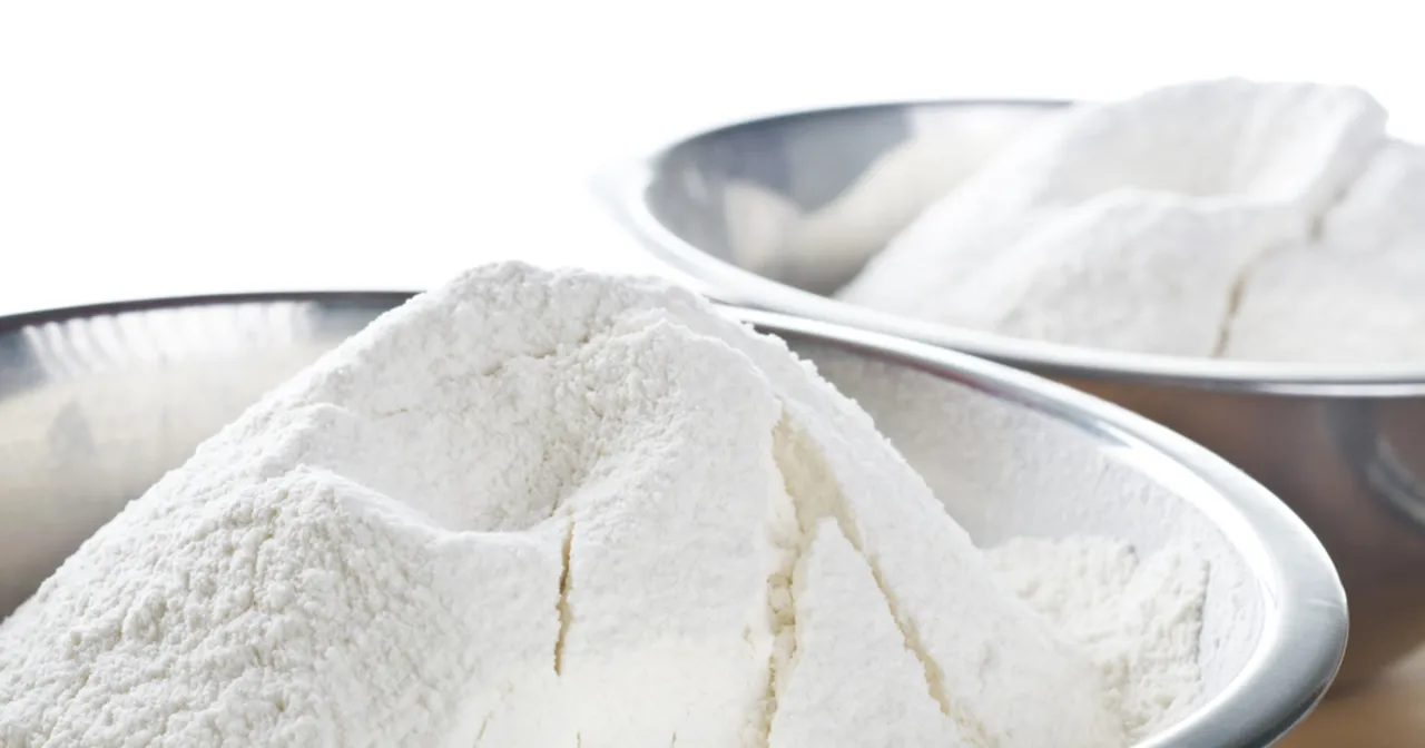 mąka ryżowa biała i brązowa por&oacute;wnanie