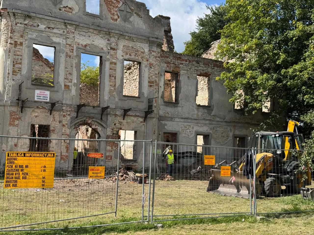 Aktualne zdjęcia ruin pałacu Włodowice