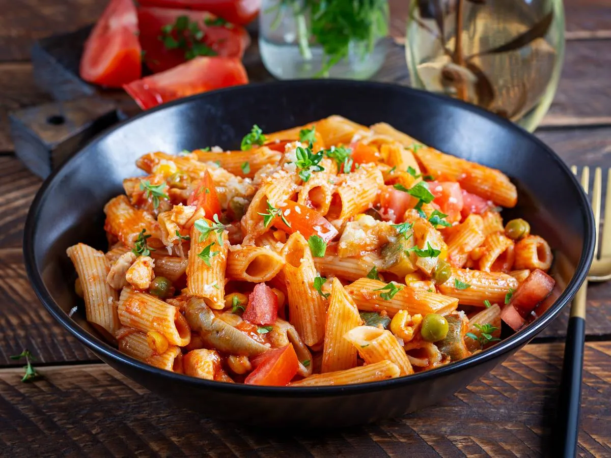 sos spływający z makaronu