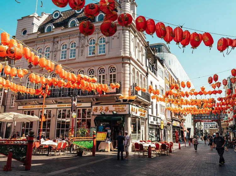 London Chinatown gate street food