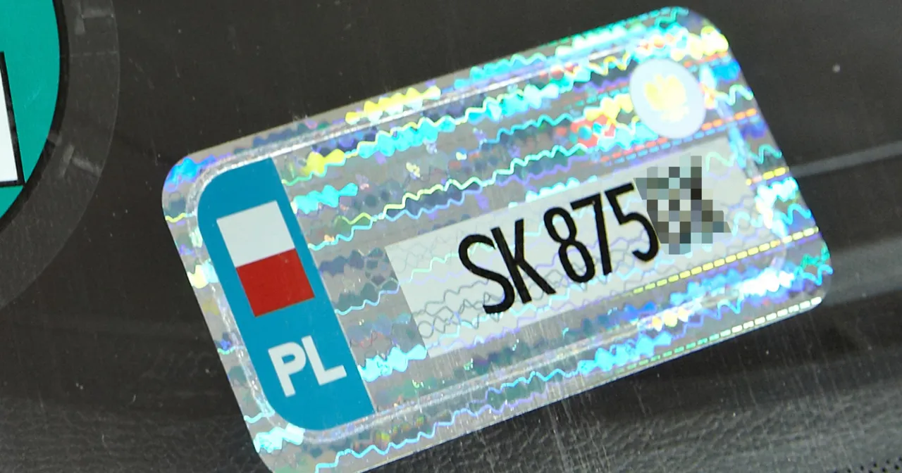 profesjonalnie naklejona naklejka samochodowa vs amatorska