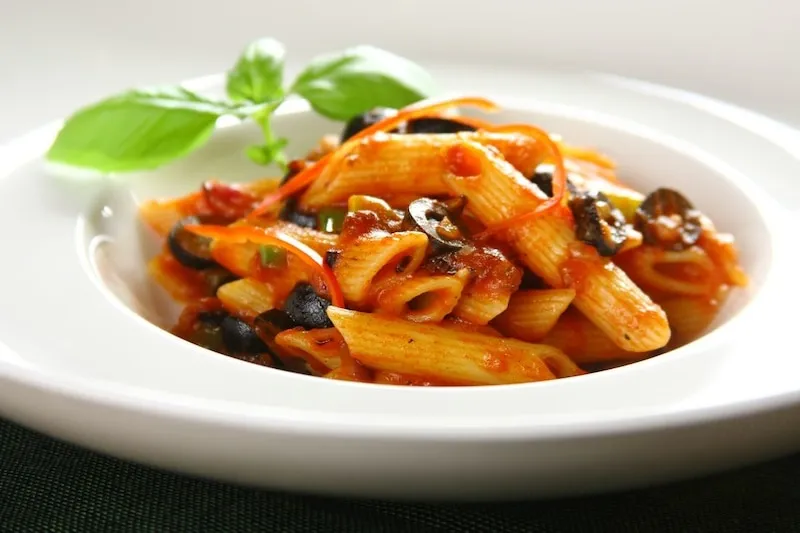 sos arrabbiata z makaronem