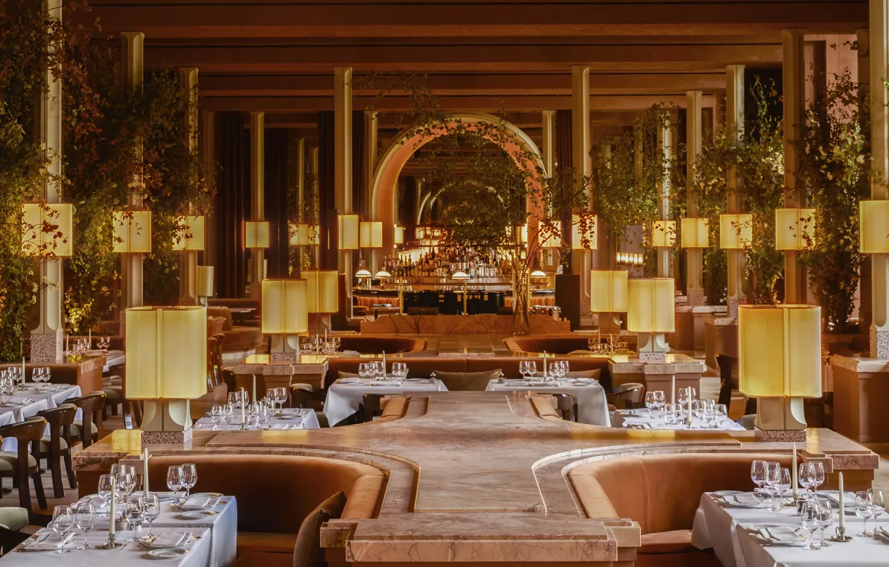 Int&eacute;rieur restaurant semi-gastronomique moderne Paris